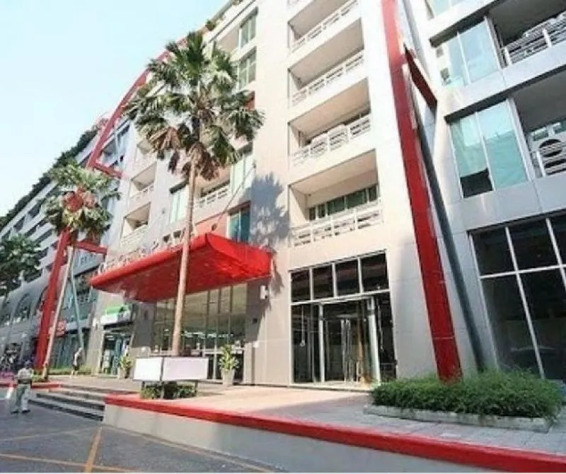express!! For rent, The Trendy Condominium, 2 bedrooms, 2 bathrooms, 12th floor, beautiful city view, close to the train, can't be slow !!