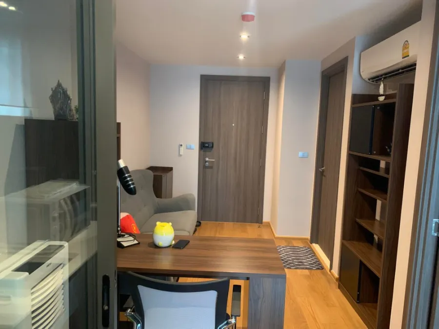 For rent Altitude Samyan-Silom, ready to move in. Fully furnished with built-in bathtub Make up your mind before you miss it.