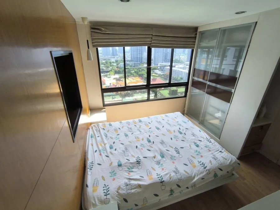 For rent!! Lumpini Ville Sukhumvit 77 condo, complete with furniture and appliances, ready to move in. Hurry and book now!!