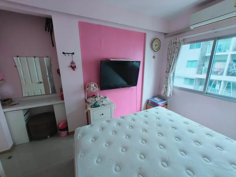 For rent A Space Asoke-Ratchada, 12th floor, beautiful view of the pool side, built-in in the room, hurry and reserve now.