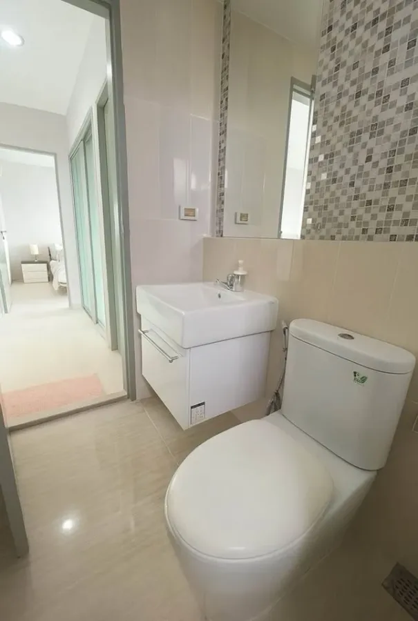 ให้เช่า Life Ratchadapisek ขนาดกว้างขวาง 55 sqm ชั้น 10+ ห้องมุม วิวเมืองสวย โซฟานั่งสบาย ครัวแยกเป็นสัดส่วน ห้ามพลาด
