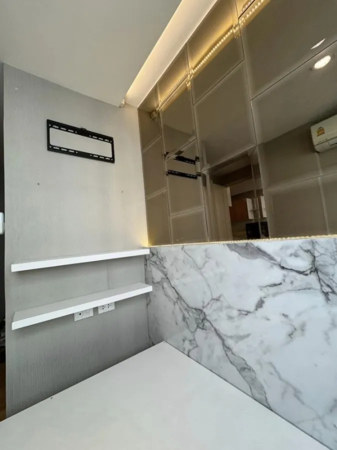 For rent: Modern condo Charan 79, fully decorated, built-in, wallpapered throughout the room. It's nice to live like this. Don't miss it.