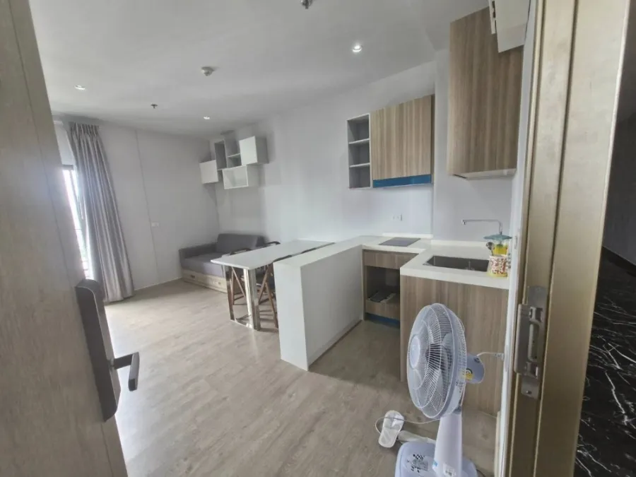 For sale: Altitude Unicorn Sathorn - Tha Phra, corner room, fully furnished, book now, don't miss out.
