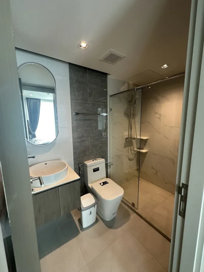 For rent condo LLOYD SOONVIJAI-THONGL ห้องน่าอยู่ เฟอร์ เครื่องใช้ไฟฟ้าครบ มาแต่ตัวเข้าอยู่ได้เลย