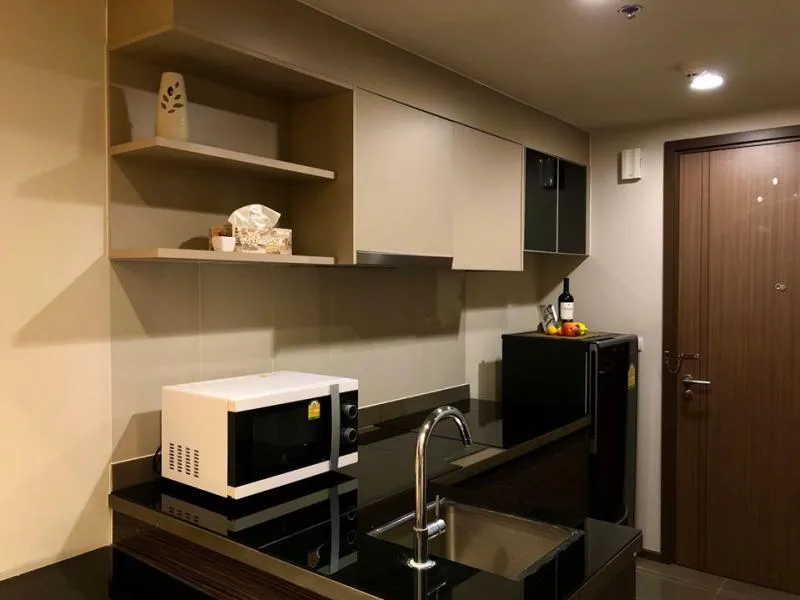 ขาย Onyx พหลโยธิน ห้อง Duplex 2 ชั้น สไตล์ Modern พร้อมChandelier อย่างหรูหรา ในราคาแค่หลักหมื่น