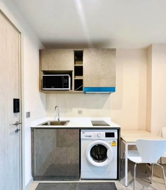 For rent: Aspire Erawan Prime, 27th floor, unobstructed view, fully furnished, very livable. Book now!