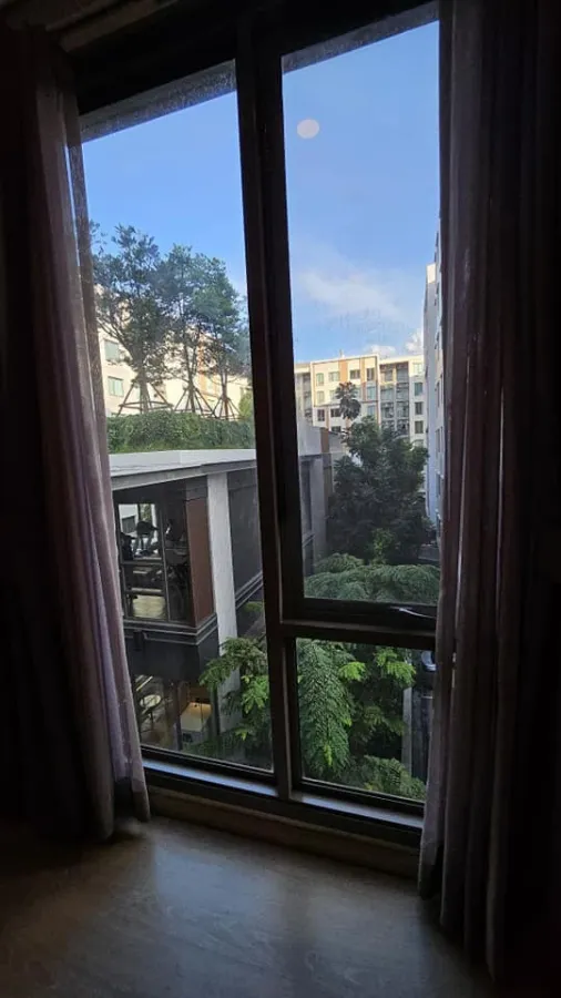For rent, Feel Phahon 34, 4th floor, garden view, spacious room, electrical appliances and furniture, ready to move in. If interested, reserve now.