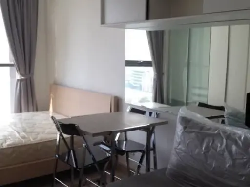 ให้เช่าคอนโด Ideo Mobi Sukhumvit ห้องสตูดิโอ ชั้น 12 ได้วิวสระน้ำ เฟอร ืเครื่องใช้ไฟฟฟ้าครบ จองเลยจ้า