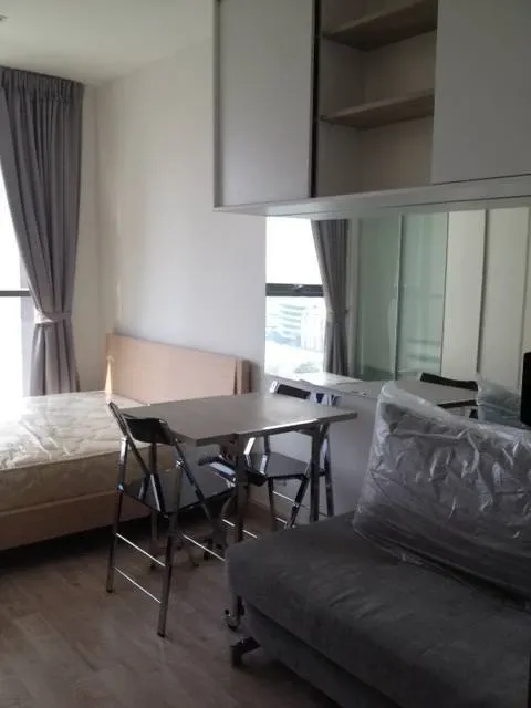 ให้เช่าคอนโด Ideo Mobi Sukhumvit ห้องสตูดิโอ ชั้น 12 ได้วิวสระน้ำ เฟอร ืเครื่องใช้ไฟฟฟ้าครบ จองเลยจ้า