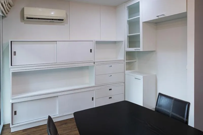 For rent, Wonnapa Sukhumvit 38, beautiful duplex room. Fully furnished Wide area, not uncomfortable, the best location near BTS Thonglor. Do not miss it.