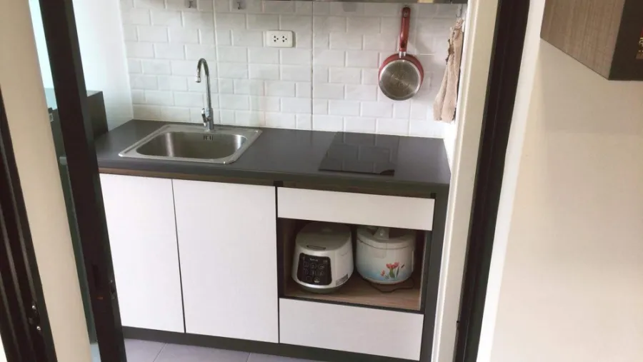 For sale: The One Plus Grand Ramkhamhaeng. The room is separated into sections. Complete set of furniture Don't just look, hurry and reserve now.