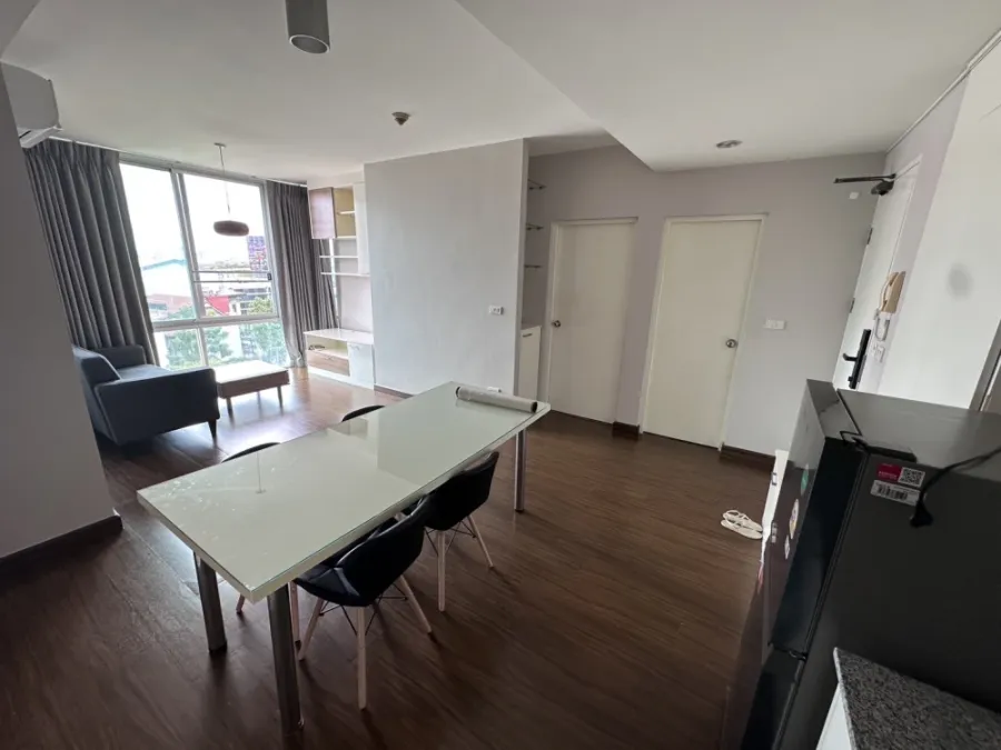 For rent: The IRIS Rama 9-Srinakarin, 1 bedroom, 1 bathroom, spacious living area, great location, convenient transportation. Book now!