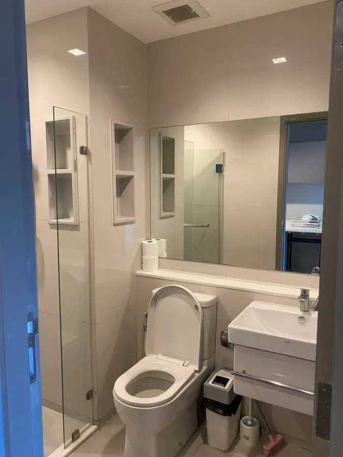 For rent: Life Asoke - Rama9. Ready to move in, fully furnished with appliances. Amazing price! Book now, don't miss out!