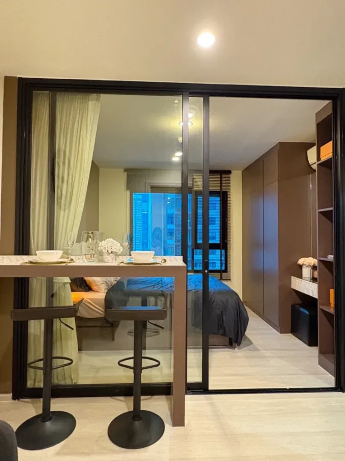 Condo for rent Life Asoke, pool view, good location, furniture, ready to move in, book now!!