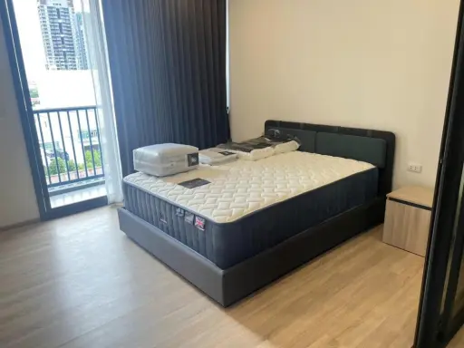 Condo for rent, XT Phayathai, the room is very spacious. Big screen TV. Satisfied. The bed is soft and comfortable. Don't miss a lot. images