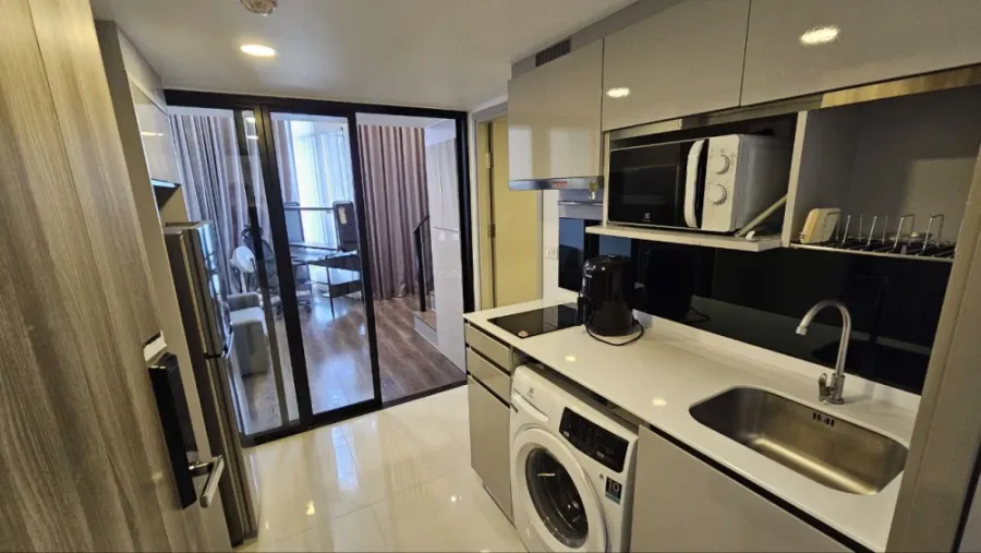 For sale or rent: Knightsbridge Space Ratchayothin. Fully furnished with appliances, ready to move in immediately.