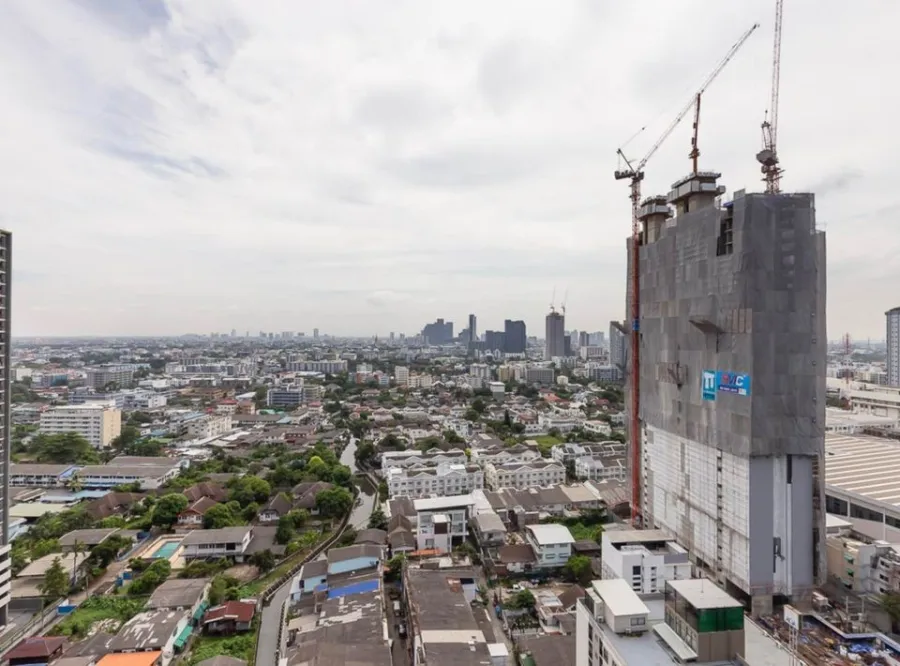ให้เช่า คอนโด The Base Sukhumvit 77 ชั้น 24 วิวแจ่มๆ ห้องกั้นเป็นสัดส่วน ตกแต่งน่าอยู่ รีบจองเลยจร้า