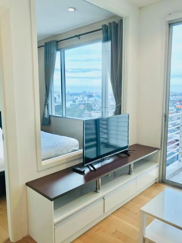 ให้เช่า Villa สาทร ห้องBuilt-inจัดเต็ม โทนสีขาวสบายตาสุดๆ ทิศเหนือเย็นสบายทั้งวัน รีบจองเลยก่อนหลุด