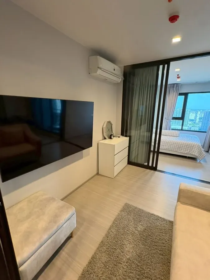 ขาย Life Sathorn Sierra ห้องอยู่ชั้นสูงมากๆ หน้าต่างห้องเห็นรถไฟฟ้าตลาดพลู พร้อมเครื่องใช้ไฟฟ้าเเละเฟอร์นิเจอร์ รีบจองเลย