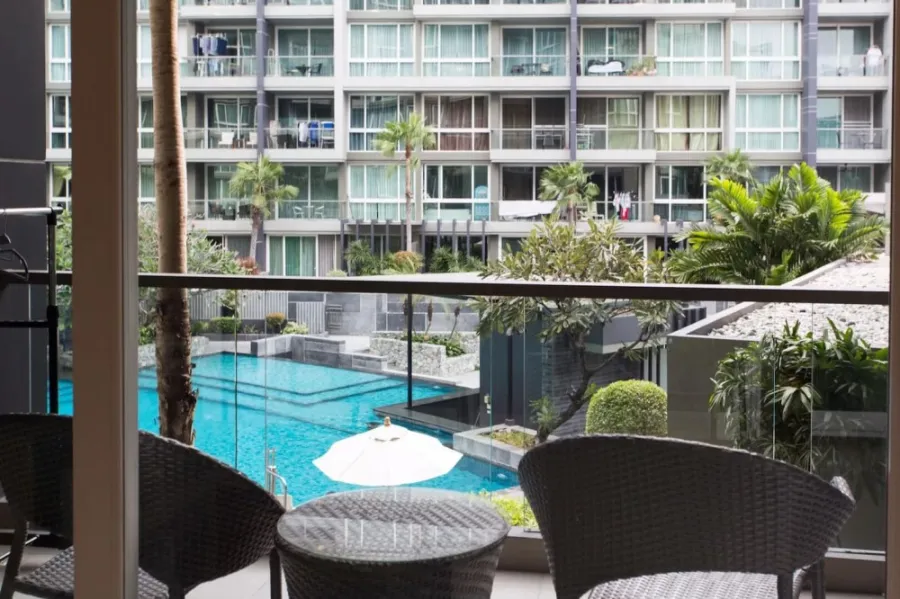 Condo for sale or rent, Apus (Pattaya Central), decorated in modern style, with jacuzzi, swimming pool view, don't miss it.