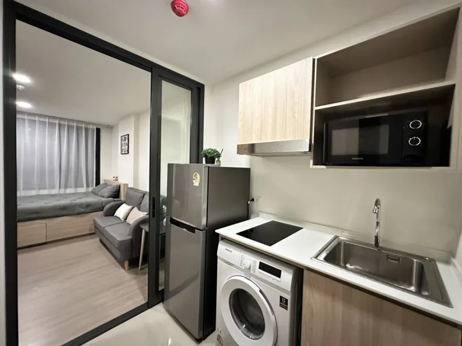 Condo for rent at The Muve Pradipat, residential side. Cool breeze, unobstructed view, fully furnished, ready to move in.