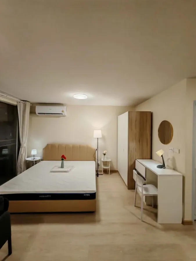 For rent: Parkland Bangna, Building 9, 7th floor. Very spacious room, not cramped at all. Fully furnished. Book now before it's too late!