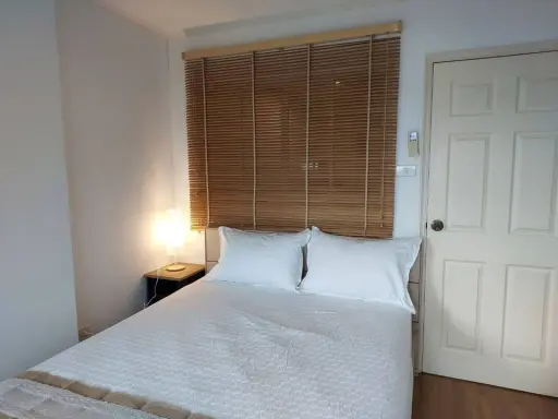 For rent, Lumpini Place Pinklao, 8th floor, spacious room, separated into sections. Complete with electrical appliances. Hurry and reserve now.
