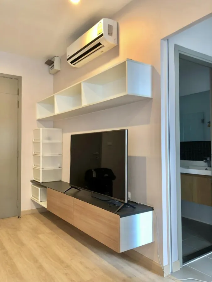Sell and rent The Tempo Grand Sathorn-Wutthakat, pool view complete electrical appliances Carry the bag in.