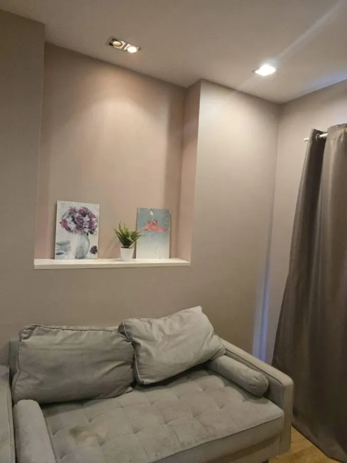 For rent, Casa Condo Asoke-Din Daeng, spacious room, lots of space, being alone as a couple or family is comfortable. Urgent!