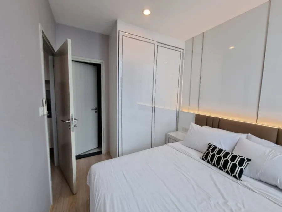 Condo for rent, Noble Revolve Ratchada, 31st floor, very beautiful room Built-in in the whole room Beautiful and good like this. Don't miss it.