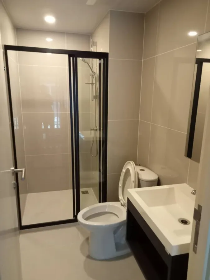 Monte Rama 9 for rent, a lovely room in a great location, convenient transportation, fully furnished, just bring your bags and move in!