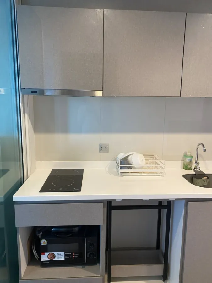 For rent: Life Asoke - Rama9. Ready to move in, fully furnished with appliances. Amazing price! Book now, don't miss out!