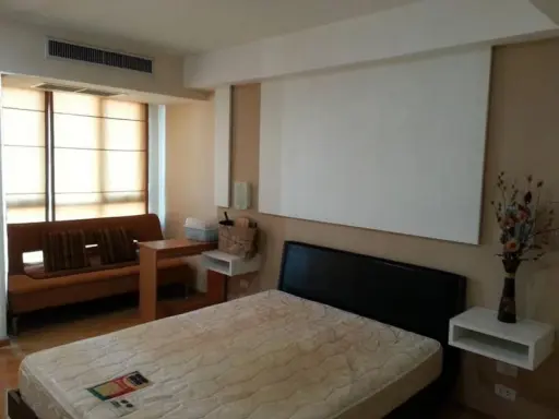 For rent, inspire condo room, next to ABAC Ramkhamhaeng, outside view of ABAC, beautiful view like this, do not miss it.