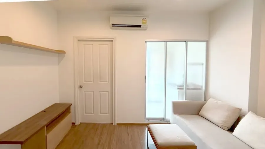 Selling U Delight @ HuaMak Station, north-facing unit in a great location. Fully furnished. Book now!