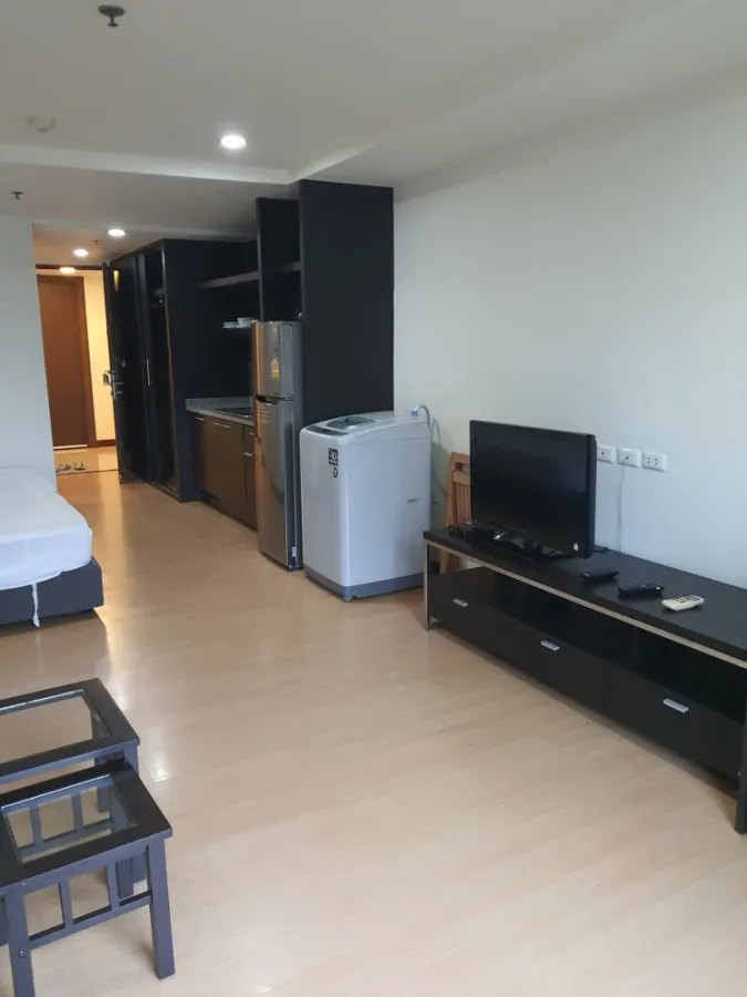 For rent เดอะ เทรนดี้ คอนโดมิเนียม ห้อง Studio ชั้น 9 สูงกำลังดี ราคากำลังโดน รีบจับจองได้แล้ว