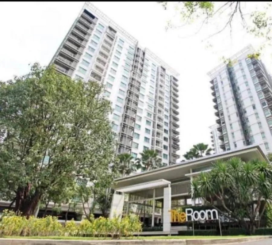 For sale: The Room Ratchada-Ladprao, corner unit, 20th floor, beautiful view, 61 sq m, with a balcony offering stunning views.