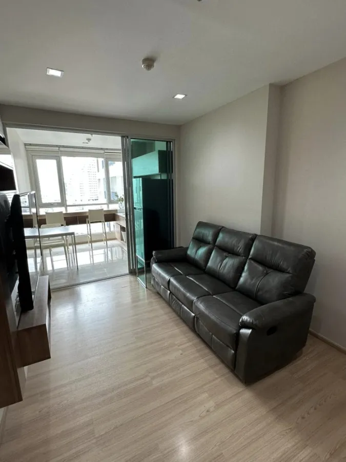 ปล่อยเช่า Rhythm Sathorn ชั้น 12 ห้องกว้างสุดๆ พร้อมเฟอร์นิเจอร์อย่างดี เจ้าของใจดีมาก จองเลย