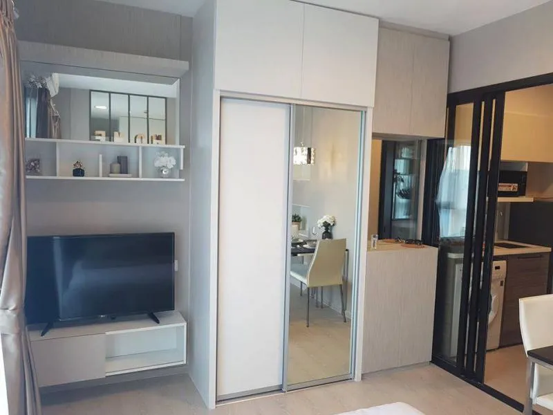 Condolette Mist Rama 9 for rent, the room is very beautiful decorated, very livable. High floor, beautiful view, ready to move in. Hurry up.