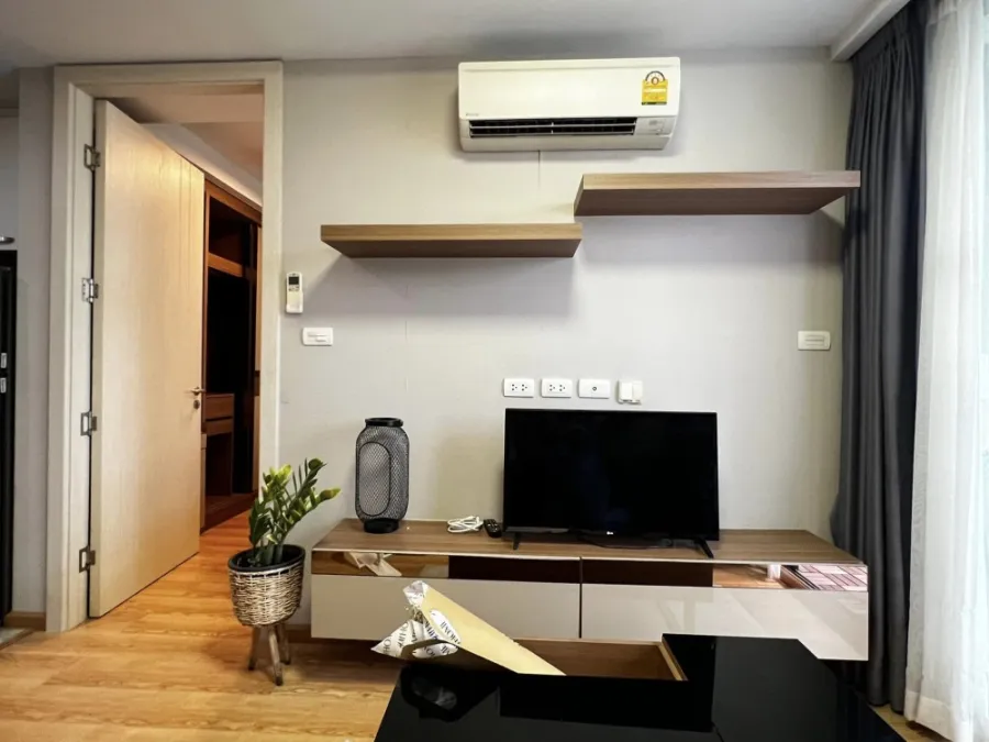 Condo for rent, J.R.Y Condo Rama 9, room decorated in a minimalist style, minimalist, nice built-ins, nice to sleep in, book now.