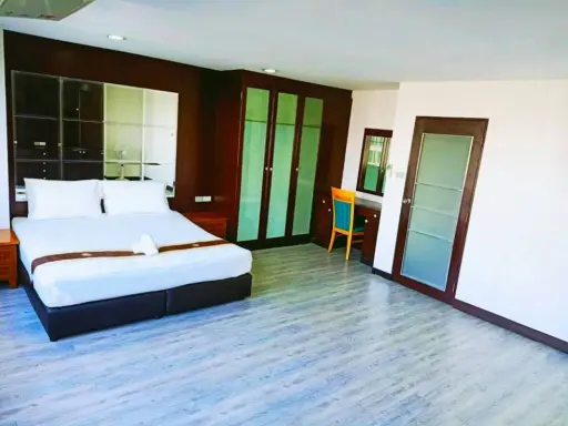 For rent, The Waterford Park Sukhumvit 53, fully furnished, ready to move in. Don't miss it.