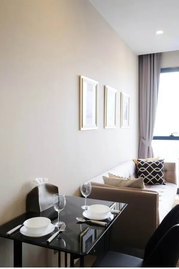 For sale, for rent, Ashton Asoke, fully furnished room, ready to move in, 31st floor, high view, if you don't reserve, you'll regret it later.