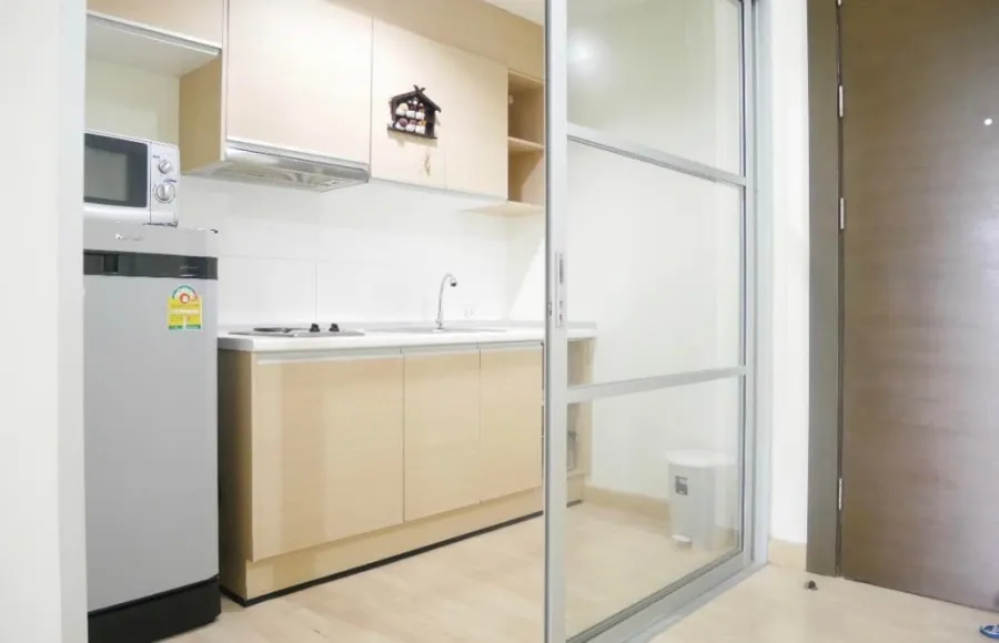 Condo for rent, Rhythm Ratchada, spacious room Comes with a great pool view. Book now, first come first served.