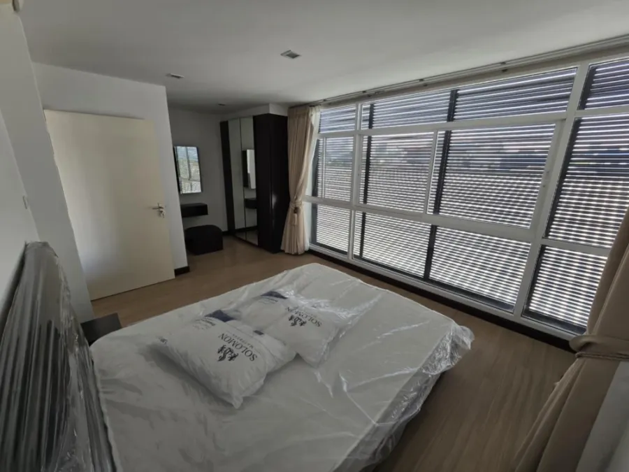 For rent: Lugano Ladprao 18, a large, spacious room with plenty of usable space. Great price. Come reserve today. Don't miss out!