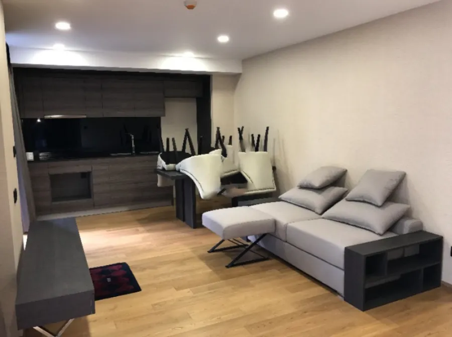 Condo for rent, Klass Langsuan, room window facing east, near BTS, convenient transportation, ready to move in, book now!
