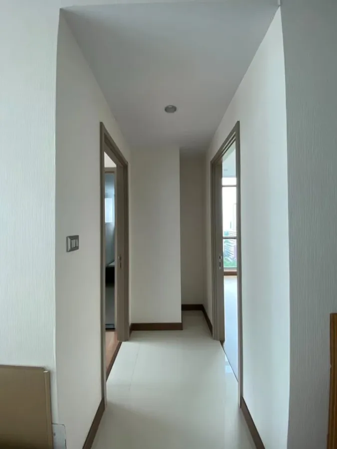 For rent Supalai Oriental Sukhumvit 39, empty room with kitchen, lots of usable space, definitely comfortable, hurry and book now.