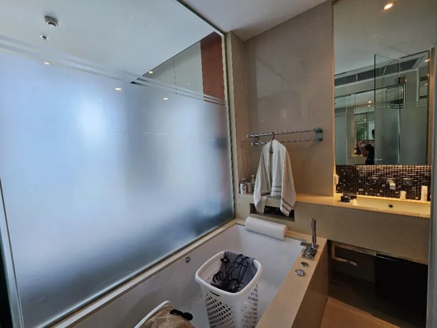 For sale: The Address Sukhumvit 28, nice room, fully built-in furniture. Good electrical appliances If interested, reserve now.