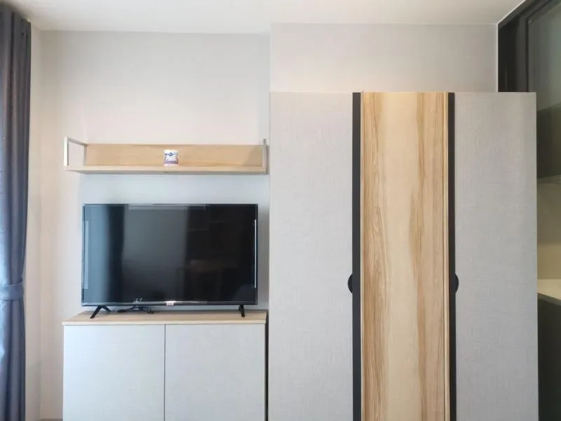 Urgent for rent !! Condo Life Sukhumvit 62, new room, fully furnished, convenient transportation, near BTS Bang Chak, don't miss !!