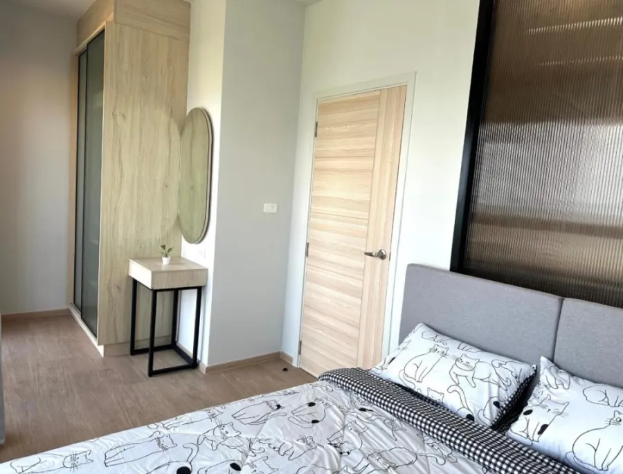 For rent, Common TU, 30th floor, high floor, good view, comes with full decoration. Carry your bag and move in.