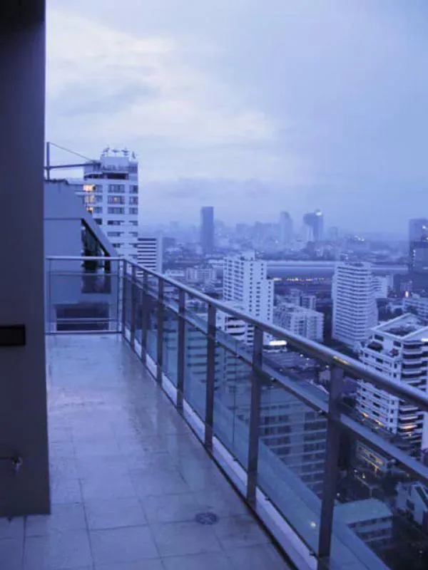 Condo The Prime 11, good location, 2 bedrooms, 2 bathrooms, beautiful room, good view, wide balcony, near BTS / MRT, can't miss it!
