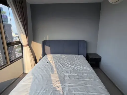 For rent: Life Ladprao. Beautiful view, very high floor, overlooking Chatuchak and Rangsit. Curved glass windows, bright and airy. Book now! images